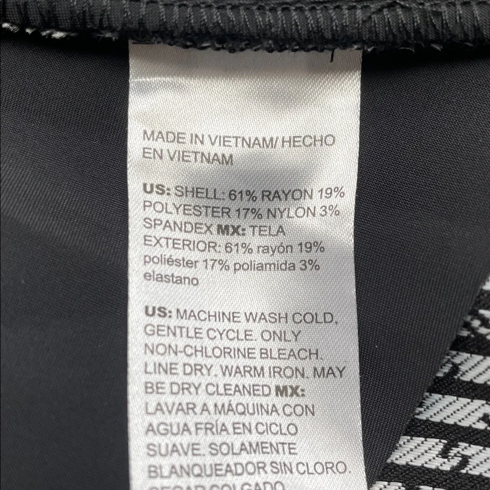 Chico’s Graphic Patterned Pants BlackWhite Size 4R Straight Leg Slimming Preppy - Picture 12 of 14